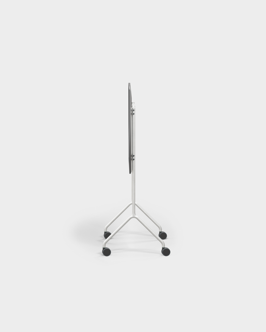 Moon Light en Cloudy Silver, vue de profil en studio : support repliable à pied en Y et roulettes noires